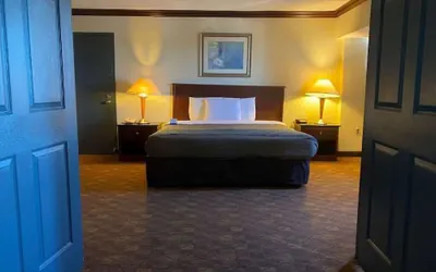 Photo 4 - Dominion Inn & Suites