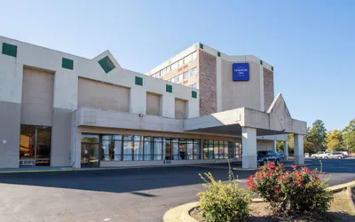 Photo 2 - Dominion Inn & Suites