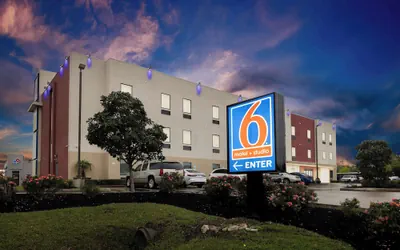 Photo 2 - Studio 6 Suites Texas City, Tx – I-45 South