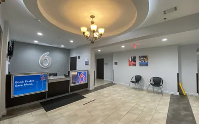 Photo 5 - Studio 6 Suites Texas City, Tx – I-45 South
