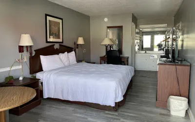 Photo 5 - COVERED BRIDGE INN & SUITES