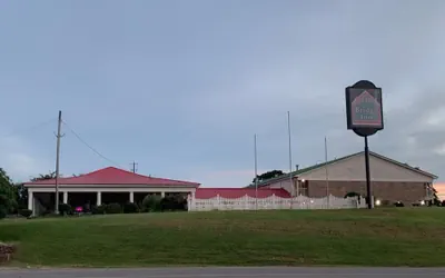 Photo 2 - COVERED BRIDGE INN & SUITES