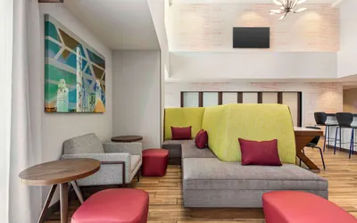 Photo 4 - Hampton Inn & Suites Oroville