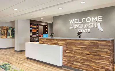 Photo 5 - Hampton Inn & Suites Oroville