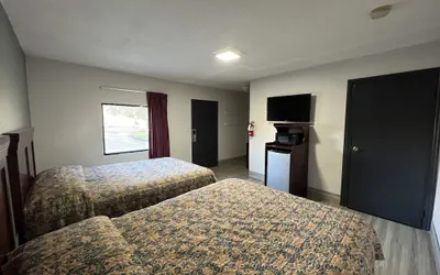 Photo 3 - La Familia Stay Inn
