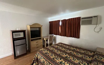 Photo 5 - Sherwood Motel