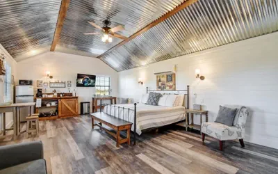 Photo 2 - Wine Country Cottage With Scenic Hill Country Views