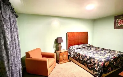 Photo 5 - Your Motel