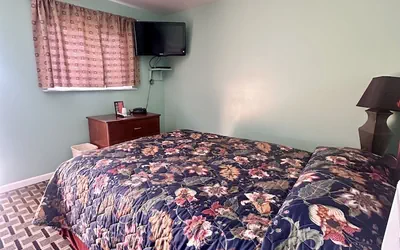 Photo 3 - Your Motel