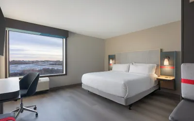 Photo 5 - avid hotel Oak Creek by IHG