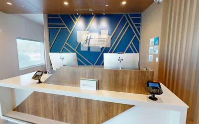 Photo 2 - Holiday Inn Express & Suites Chicago Schaumburg by IHG