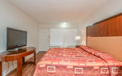 Photo 4 - Economy Hotel Macon