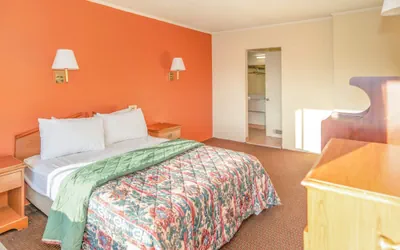 Photo 3 - Economy Hotel Covington