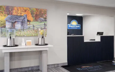 Photo 3 - Days Inn By Wyndham Davenport