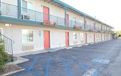 Photo 2 - Pomona Inn