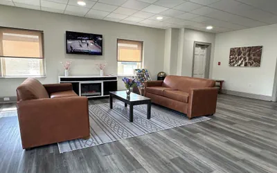 Photo 3 - Red Roof Inn Richmond, VA – W Broad St