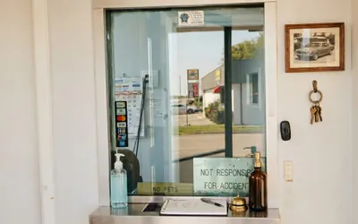 Photo 3 - Exclusivo Inn by OYO Grand Prairie, TX
