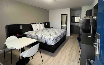 Photo 5 - Studio 6 Conroe, TX