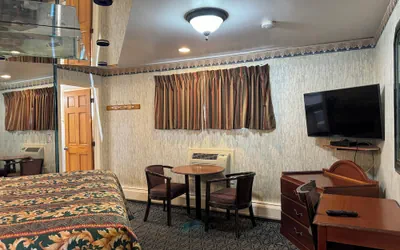Photo 4 - Royal Motel