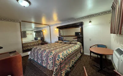 Photo 3 - Royal Motel