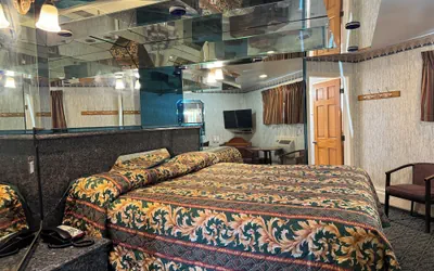Photo 2 - Royal Motel