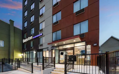Photo 2 - Days Inn By Wyndham Staten Island