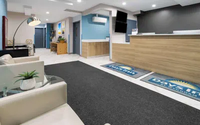 Photo 3 - Days Inn By Wyndham Staten Island