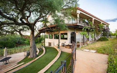 Photo 2 - The Guesthouse at The Lonely Oak
