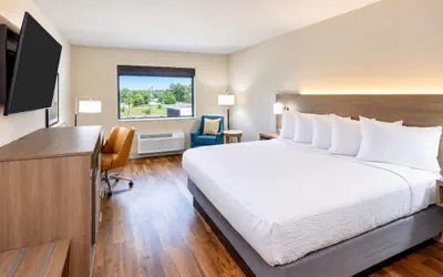 Photo 2 - La Quinta Inn & Suites by Wyndham Johnston
