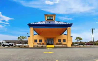 Photo 2 - Suburban Studios Mason Near Kings Island