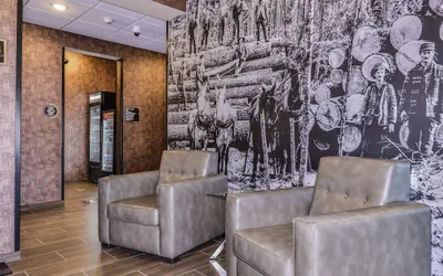 Photo 2 - Cobblestone Hotel & Suites - Rhinelander