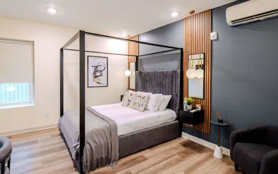 Photo 3 - Columbus Hotel