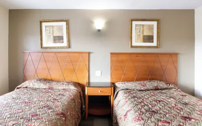 Photo 3 - WHITEHOUSE MOTEL
