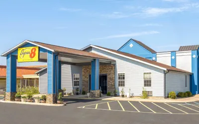 Photo 2 - Super 8 by Wyndham Fort Wayne
