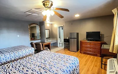 Photo 5 - Westerner Motel