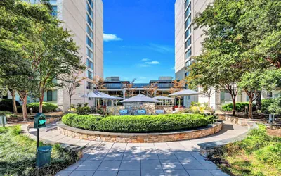 Crystal City Apartments near 20th Street - We Host