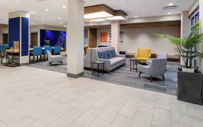 Photo 2 - Holiday Inn Express & Suites Benson by IHG