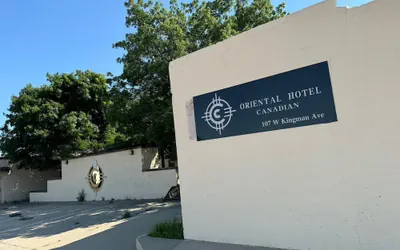 Photo 2 - Oriental Hotel