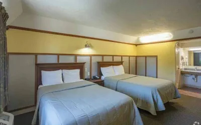 Photo 3 - Econo Lodge