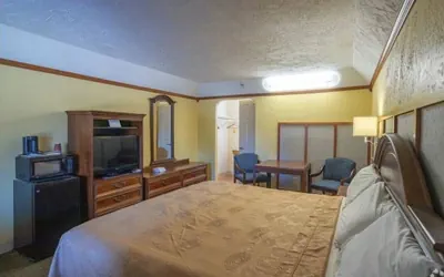 Photo 4 - Econo Lodge