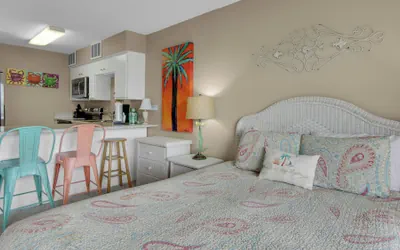 Photo 3 - 2 Minutes To The Beach & Dog Friendly - Sleeps 4