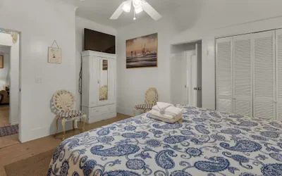Photo 4 - 2 Minutes to the Beach; Close to Seaside, Vintage Cottage in Old Seagrove