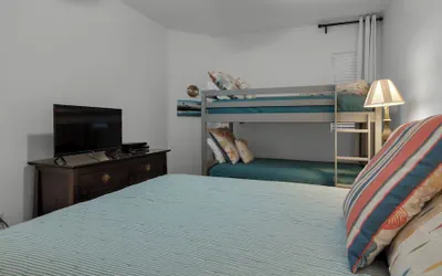 Photo 4 - 5 Minutes to Beach - Large Complex Pool