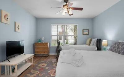 Photo 5 - Pet Friendly Beach Home; 2 Minutes to Beach & Eastern Lake