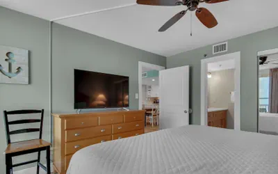 Photo 4 - Beachcrest
