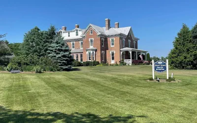 Photo 2 - Stuart Manor Bed and Breakfast