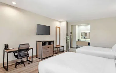 Photo 5 - Clarion Pointe Spring - Houston North