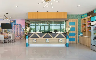 Photo 3 - Clarion Pointe Spring - Houston North