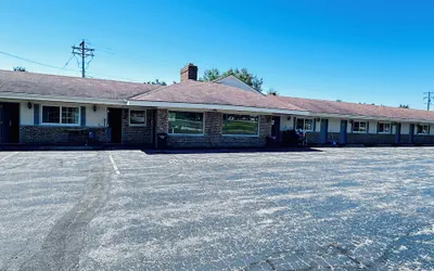 Photo 2 - Budget Host Inn Manistique