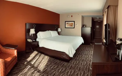 Photo 4 - Pearl Street Hotel & Suites